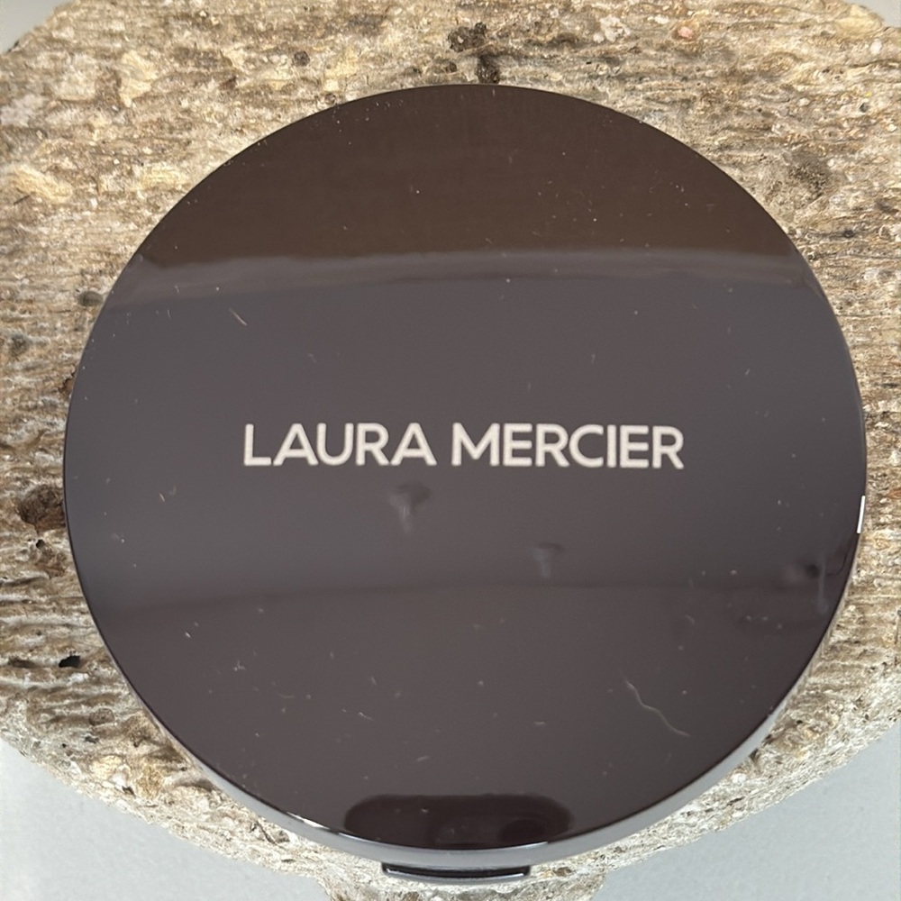 Laura Mercier Foundation Smooth Finish‎ Powder - Picture 8 of 11